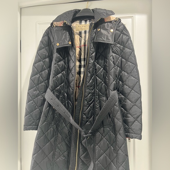 Burberry Woman’s Black Quilted Puffer Jacket - Picture 5 of 12